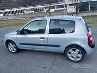Usata Renault Clio II 75 CV (55 kW) 2003 Grigio Berlina