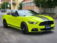 Usata Ford Mustang Convertible 317 CV (233 kW) 2017 Verde fluo camaleonte Cabrio