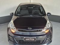 Usata Kia Rio Active 75 CV (55 kW) 2015 Blu Berlina
