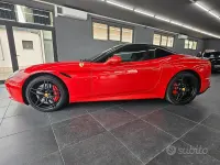 Usata Ferrari California 560 CV (411 kW) 2015 Rosso Cabrio