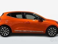 Usata Renault Clio V Techno 100 CV (73 kW) 2023 Arancione Berlina