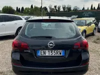 Usata Opel Astra 140 CV (102 kW) 2012 Nero Station wagon
