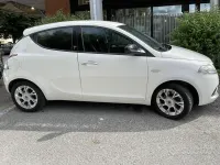 Usata Lancia Ypsilon 69 CV (50 kW) 2016 Bianco Utilitaria