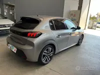 Usata Peugeot 208 Allure 102 CV (75 kW) 2022 Grigio Utilitaria