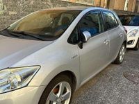 Usata Toyota Auris Hybrid Active 99 CV (72 kW) 2010 Argento Berlina