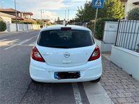 Usata Opel Corsa 85 CV (62 kW) 2012 Bianco Berlina