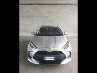 Usata Toyota Yaris Hybrid Active 92 CV (67 kW) 2024 Argento Berlina