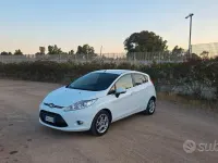 Usata Ford Fiesta Titanium 92 CV (67 kW) 2012 Bianco Berlina