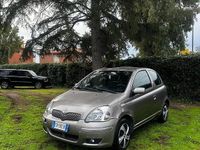 Usata Toyota Yaris Sol 69 CV (50 kW) 2005 Marrone Berlina