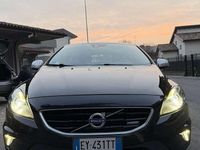 Usata Volvo V40 R-Design Kinetic 114 CV (83 kW) 2015 Nero Berlina