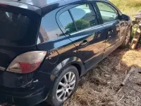 Usata Opel Astra 101 CV (74 kW) 2005 Nero Berlina
