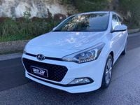 Usata Hyundai i20 Comfort 75 CV (55 kW) 2015 Bianco pastello Utilitaria