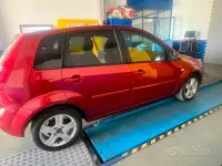 Usata Ford Fiesta 68 CV (50 kW) 2008 Rosso Utilitaria