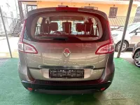 Usata Renault Scénic III 110 CV (80 kW) 2009 Grigio Monovolume