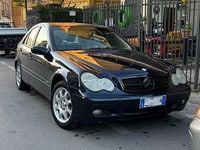 Usata Mercedes C220 143 CV (105 kW) 2001 Blu Berlina