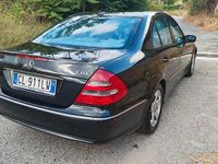 Usata Mercedes E220 150 CV (110 kW) 2003 Nero Berlina