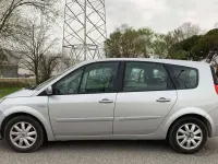 Usata Renault Grand Scénic II 111 CV (81 kW) 2009 Argento Monovolume