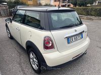 Begagnad Mini ONE 90 HK (66 kW) 2011 Vit Halvkombi