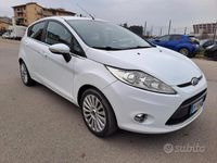 Usata Ford Fiesta 59 CV (43 kW) 2010 Bianco Utilitaria