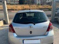 Usata Toyota Yaris Sol 90 CV (66 kW) 2010 Argento Berlina