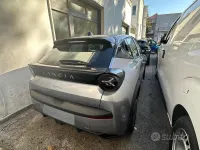 Nuova Lancia Ypsilon 101 CV (74 kW) 2026 Grigio Utilitaria