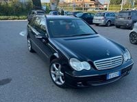 Usata Mercedes C220 150 CV (110 kW) 2006 Blu Station wagon