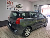 Usata Peugeot 5008 112 CV (82 kW) 2010 Grigio Monovolume