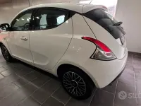 Usata Lancia Ypsilon 69 CV (50 kW) 2015 Bianco Utilitaria