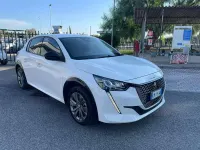 Usata Peugeot e-208 Allure 56 kW (77 CV) 2023 Bianco Utilitaria