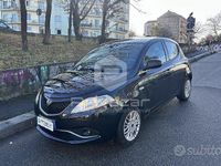 Usado Lancia Ypsilon S 95 HP (69 kW) 2017 Preto Citadino
