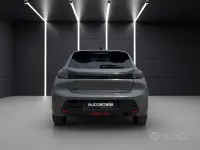Usata Peugeot 208 Allure 101 CV (74 kW) 2025 Grigio Utilitaria