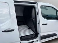 Uusi Peugeot Partner S 102 HP (75 kW) 2025 Peessi Tila-auto