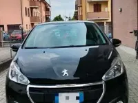 Usata Peugeot 208 Access 82 CV (60 kW) 2017 Nero Utilitaria