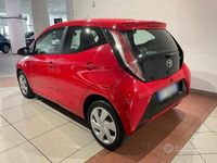 Usata Toyota Aygo Cool 69 CV (50 kW) 2016 Rosso Utilitaria