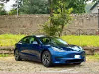 Usata Tesla Model 3 RWD 88 kW (120 CV) 2023 Bluazzurro Berlina