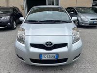 Usata Toyota Yaris Sol 90 CV (66 kW) 2011 Grigio Utilitaria