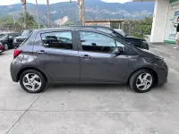 Usata Toyota Yaris Hybrid Business Edition 73 CV (53 kW) 2016 Grigio Berlina