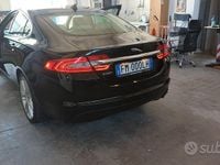 Usata Jaguar XF 200 CV (147 kW) 2014 Nero Berlina