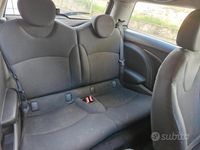 Begagnad Mini ONE 120 HK (88 kW) 2007 Röd Halvkombi