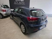 Usata Kia Rio 84 CV (61 kW) 2017 Grigio Berlina