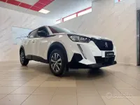 Usata Peugeot 2008 Active 110 CV (80 kW) 2022 Bianco SUV