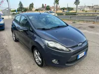Usata Ford Fiesta Titanium 92 CV (67 kW) 2012 Grigio Berlina