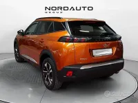 Usata Peugeot 2008 Allure 131 CV (96 kW) 2023 Arancione SUV