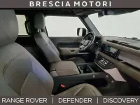 Usata Land Rover Defender SE 200 CV (147 kW) 2023 Pangea green SUV