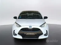 Usata Toyota Yaris Hybrid Lounge 92 CV (67 kW) 2022 Bianco Berlina