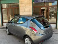 Usado Lancia Ypsilon Gold 69 HP (50 kW) 2015 Cinzento Citadino