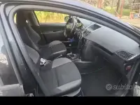 Gebraucht Peugeot 207 68 PS (50 kW) 2008 Schwarz Limousine