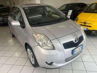 Usata Toyota Yaris Sol 69 CV (50 kW) 2007 Argento Utilitaria