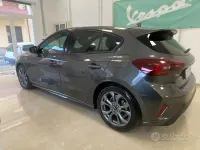 Usata Ford Focus 280 CV (205 kW) 2023 Grigio Berlina