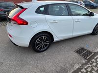 Usata Volvo V40 Business Edition 122 CV (89 kW) 2019 Bianco Berlina